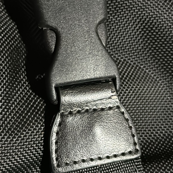 Tumi T-Tech Laptop Bag - Picture 4 of 16